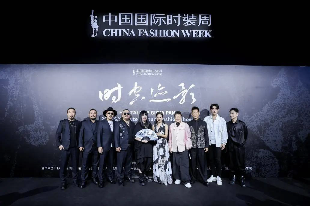 潘怡良与众明星